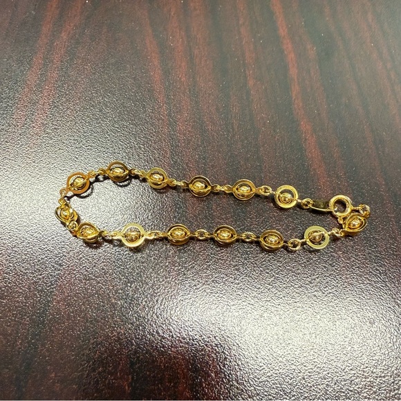 Avon “Golden Charm” Goldtone Linked Chain Bracelet with Decorative Details NIB - Picture 4 of 6